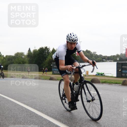 21.06.2025 - 27. Vierlanden-Triathlon H.Heesch http://msf.ph/oto/8013099 15.06.2025 13:28:10 Radfahren 1136, 1263, 1294 meine-sportfotos.de