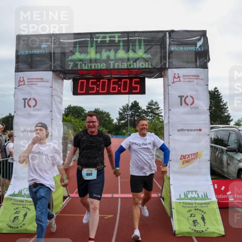 15.06.2025 - 7 Türme Triathlon Michael Strokosch http://msf.ph/oto/8013101 15.06.2025 15:06:05 Ziel 666 meine-sportfotos.de