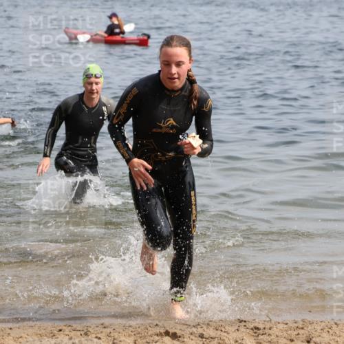 15.06.2025 - 27. Vierlanden-Triathlon Lena Gebhardt http://msf.ph/oto/8013104 15.06.2025 10:13:38 Schwimmen 513, 545, 585, 622, 623 meine-sportfotos.de