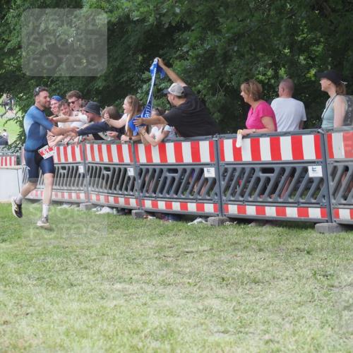 21.06.2025 - 27. Vierlanden-Triathlon KatJ http://msf.ph/oto/8013109 15.06.2025 13:09:57 Ziel 61, 159, 165, 705 meine-sportfotos.de