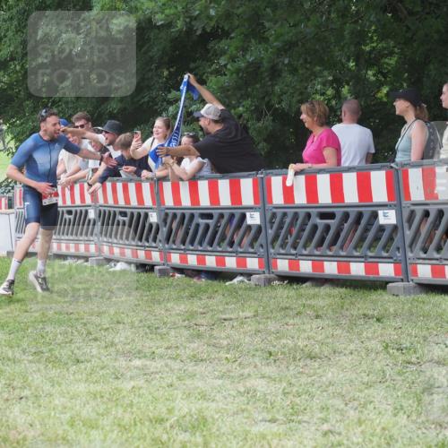 21.06.2025 - 27. Vierlanden-Triathlon KatJ http://msf.ph/oto/8013139 15.06.2025 13:09:57 Ziel 61, 159, 165, 705 meine-sportfotos.de