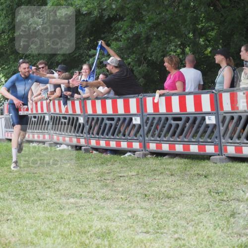 21.06.2025 - 27. Vierlanden-Triathlon KatJ http://msf.ph/oto/8013153 15.06.2025 13:09:57 Ziel 61, 159, 165, 705 meine-sportfotos.de