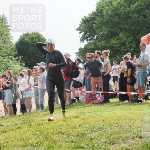 15.06.2025 - 27. Vierlanden-Triathlon KatJ http://msf.ph/oto/8013168 15.06.2025 10:14:43 Schwimmen 546, 559, 609, 615 meine-sportfotos.de