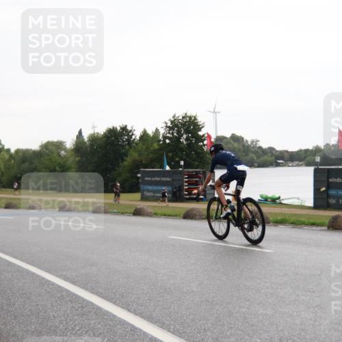 21.06.2025 - 27. Vierlanden-Triathlon H.Heesch http://msf.ph/oto/8013174 15.06.2025 13:28:43 Radfahren 893, 1104 meine-sportfotos.de