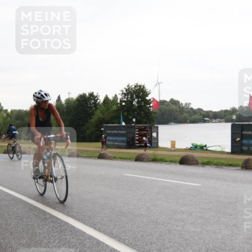 21.06.2025 - 27. Vierlanden-Triathlon H.Heesch http://msf.ph/oto/8013183 15.06.2025 13:28:45 Radfahren 893, 1104, 1316 meine-sportfotos.de
