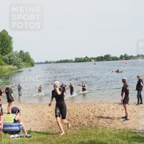 21.06.2025 - 27. Vierlanden-Triathlon MichiJ http://msf.ph/oto/8013192 15.06.2026 10:15:17 Schwimmen 480, 507, 542, 555, 579, 587, 613, 631, 635 meine-sportfotos.de