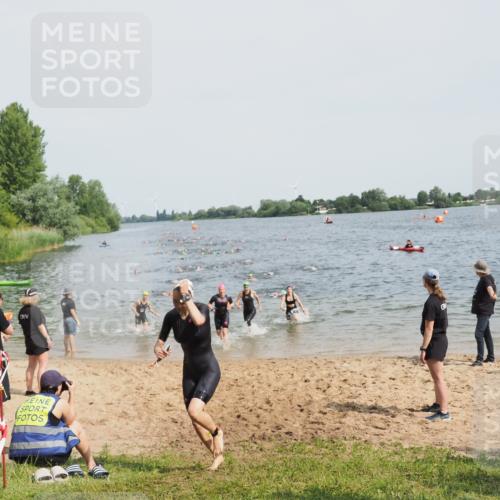 21.06.2025 - 27. Vierlanden-Triathlon MichiJ http://msf.ph/oto/8013198 15.06.2026 10:15:17 Schwimmen 480, 507, 542, 555, 579, 587, 613, 631, 635 meine-sportfotos.de
