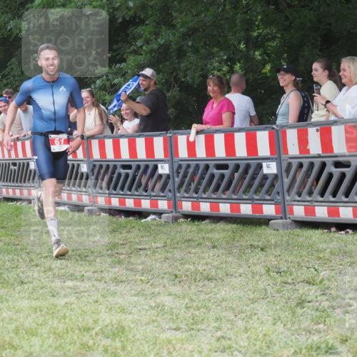21.06.2025 - 27. Vierlanden-Triathlon KatJ http://msf.ph/oto/8013207 15.06.2025 13:09:58 Ziel 61, 159, 165, 705 meine-sportfotos.de