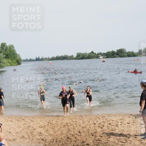 21.06.2025 - 27. Vierlanden-Triathlon MichiJ http://msf.ph/oto/8013211 15.06.2026 10:15:19 Schwimmen 480, 507, 542, 555, 579, 613, 631 meine-sportfotos.de