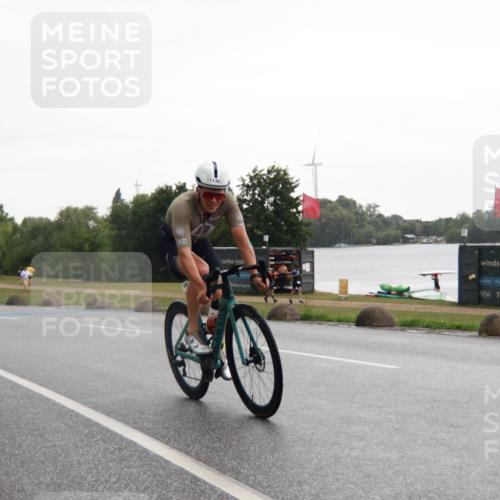 21.06.2025 - 27. Vierlanden-Triathlon H.Heesch http://msf.ph/oto/8013212 15.06.2025 13:29:10 Radfahren 1130 meine-sportfotos.de