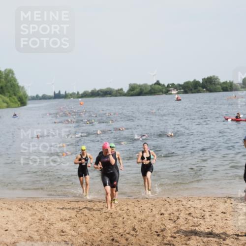21.06.2025 - 27. Vierlanden-Triathlon MichiJ http://msf.ph/oto/8013235 15.06.2026 10:15:20 Schwimmen 507, 542, 554, 555, 579, 613, 631 meine-sportfotos.de