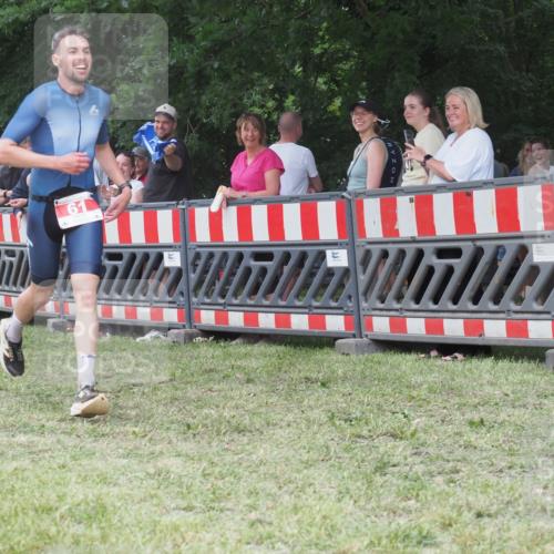 21.06.2025 - 27. Vierlanden-Triathlon KatJ http://msf.ph/oto/8013246 15.06.2025 13:09:58 Ziel 61, 159, 165, 705 meine-sportfotos.de