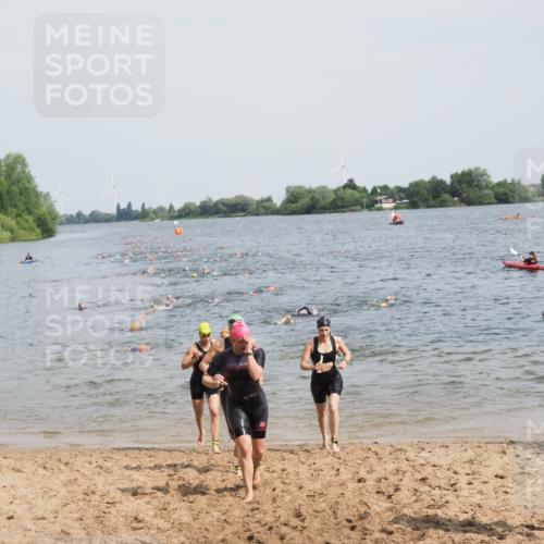 21.06.2025 - 27. Vierlanden-Triathlon MichiJ http://msf.ph/oto/8013264 15.06.2026 10:15:20 Schwimmen 507, 542, 554, 555, 579, 613, 631 meine-sportfotos.de
