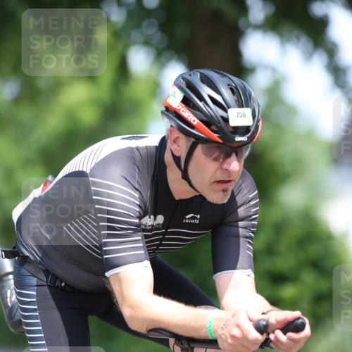 15.06.2025 - 7 Türme Triathlon Yannick Fuchs http://msf.ph/oto/8013270 15.06.2025 12:47:21 Radfahren 256, 291, 633 meine-sportfotos.de
