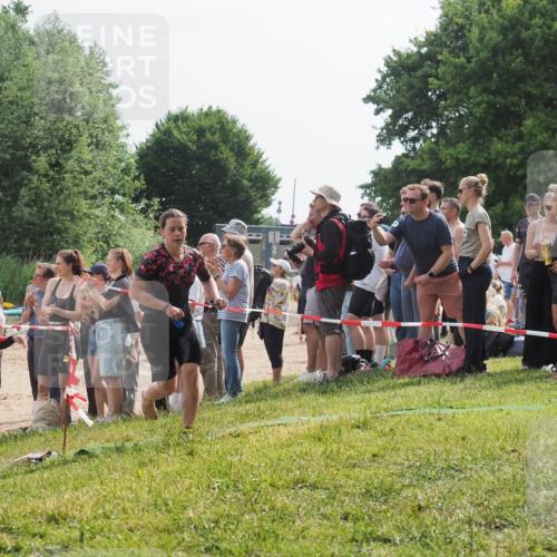 15.06.2025 - 27. Vierlanden-Triathlon KatJ http://msf.ph/oto/8013279 15.06.2025 10:14:47 Schwimmen 546, 559, 608, 609, 615 meine-sportfotos.de
