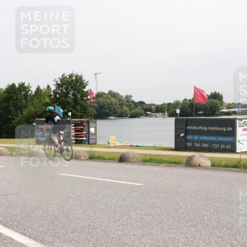 15.06.2025 - 27. Vierlanden-Triathlon H.Heesch http://msf.ph/oto/8013280 15.06.2025 11:08:55 Radfahren 516, 643 meine-sportfotos.de