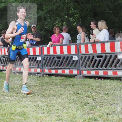 21.06.2025 - 27. Vierlanden-Triathlon KatJ http://msf.ph/oto/8013286 15.06.2025 13:10:02 Ziel 159, 165, 705 meine-sportfotos.de