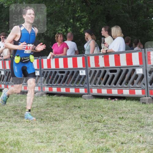 21.06.2025 - 27. Vierlanden-Triathlon KatJ http://msf.ph/oto/8013297 15.06.2025 13:10:02 Ziel 159, 165, 705 meine-sportfotos.de