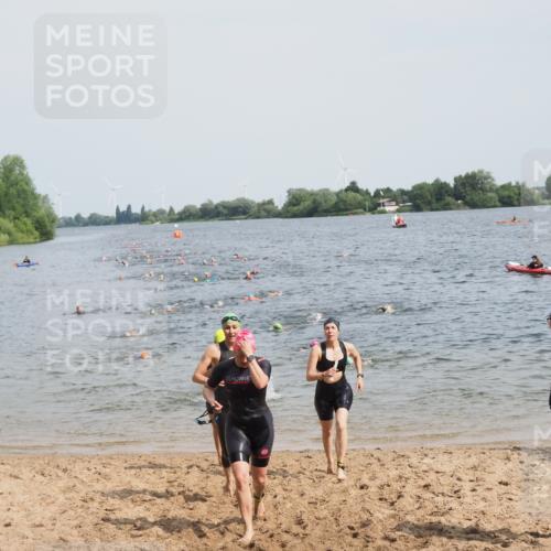 21.06.2025 - 27. Vierlanden-Triathlon MichiJ http://msf.ph/oto/8013298 15.06.2026 10:15:21 Schwimmen 507, 542, 554, 555, 579, 613, 631 meine-sportfotos.de