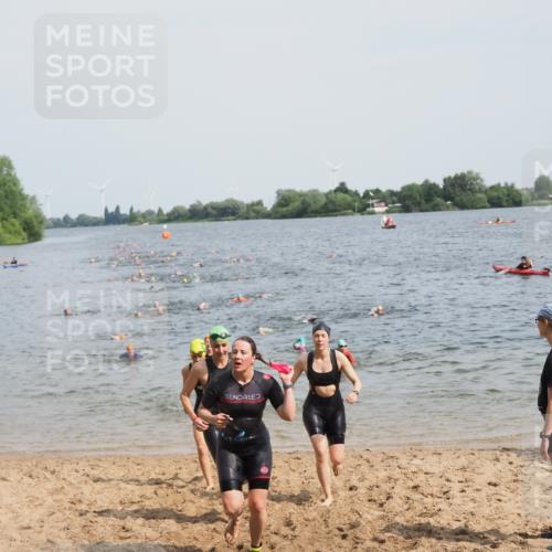 21.06.2025 - 27. Vierlanden-Triathlon MichiJ http://msf.ph/oto/8013310 15.06.2026 10:15:22 Schwimmen 507, 542, 554, 555, 579, 613, 631 meine-sportfotos.de