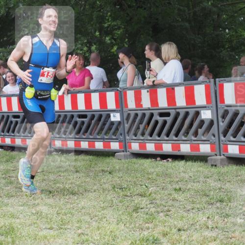 21.06.2025 - 27. Vierlanden-Triathlon KatJ http://msf.ph/oto/8013311 15.06.2025 13:10:02 Ziel 159, 165, 705 meine-sportfotos.de