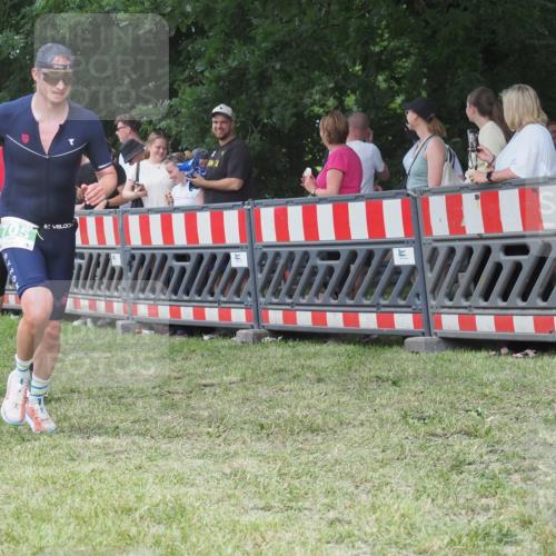 21.06.2025 - 27. Vierlanden-Triathlon KatJ http://msf.ph/oto/8013339 15.06.2025 13:10:04 Ziel 159, 165, 705 meine-sportfotos.de