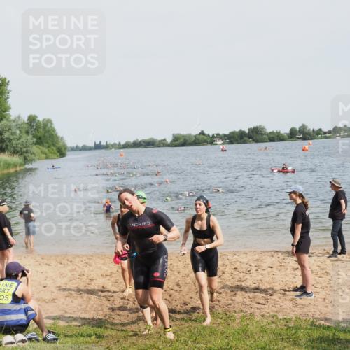 21.06.2025 - 27. Vierlanden-Triathlon MichiJ http://msf.ph/oto/8013348 15.06.2026 10:15:23 Schwimmen 507, 542, 554, 579, 613, 631 meine-sportfotos.de