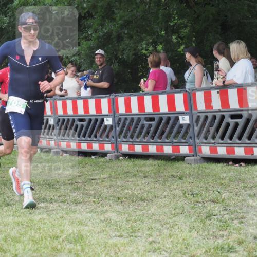 21.06.2025 - 27. Vierlanden-Triathlon KatJ http://msf.ph/oto/8013352 15.06.2025 13:10:04 Ziel 159, 165, 705 meine-sportfotos.de