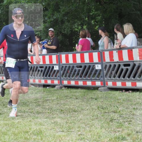 21.06.2025 - 27. Vierlanden-Triathlon KatJ http://msf.ph/oto/8013366 15.06.2025 13:10:04 Ziel 159, 165, 705 meine-sportfotos.de