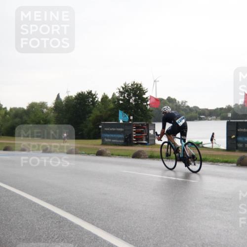 21.06.2025 - 27. Vierlanden-Triathlon H.Heesch http://msf.ph/oto/8013379 15.06.2025 13:30:26 Radfahren 1110, 1296 meine-sportfotos.de