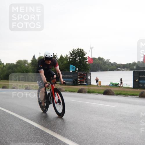 21.06.2025 - 27. Vierlanden-Triathlon H.Heesch http://msf.ph/oto/8013385 15.06.2025 13:30:28 Radfahren 1110, 1262, 1296 meine-sportfotos.de
