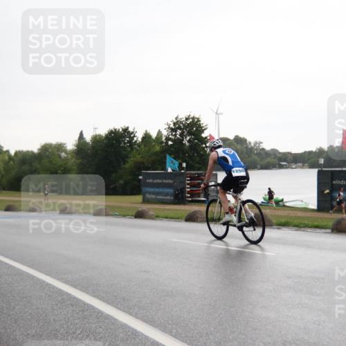 21.06.2025 - 27. Vierlanden-Triathlon H.Heesch http://msf.ph/oto/8013396 15.06.2025 13:30:34 Radfahren 1250, 1262, 1296 meine-sportfotos.de