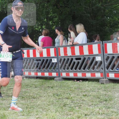 21.06.2025 - 27. Vierlanden-Triathlon KatJ http://msf.ph/oto/8013412 15.06.2025 13:10:04 Ziel 159, 165, 705 meine-sportfotos.de