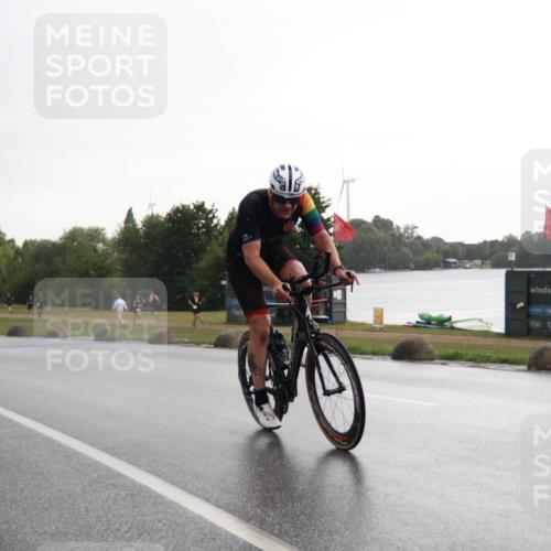 21.06.2025 - 27. Vierlanden-Triathlon H.Heesch http://msf.ph/oto/8013432 15.06.2025 13:31:43 Radfahren 1106, 1116 meine-sportfotos.de