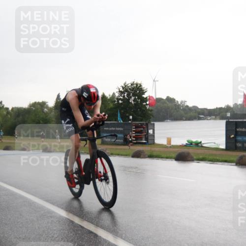 21.06.2025 - 27. Vierlanden-Triathlon H.Heesch http://msf.ph/oto/8013445 15.06.2025 13:33:01 Radfahren 1109, 1301 meine-sportfotos.de