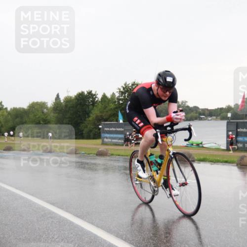21.06.2025 - 27. Vierlanden-Triathlon H.Heesch http://msf.ph/oto/8013490 15.06.2025 13:40:20 Radfahren 1133 meine-sportfotos.de