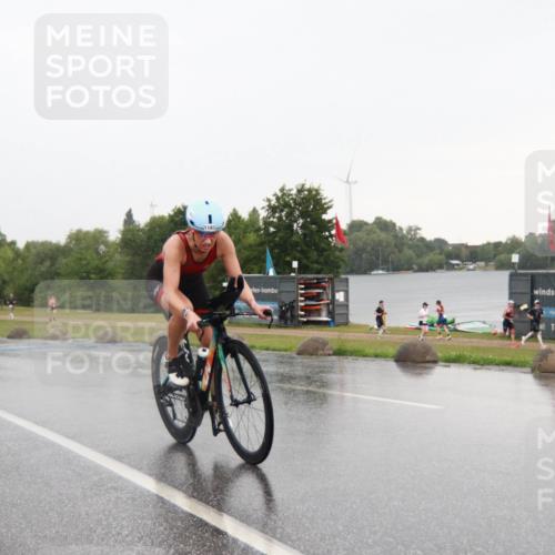 21.06.2025 - 27. Vierlanden-Triathlon H.Heesch http://msf.ph/oto/8013503 15.06.2025 13:40:35 Radfahren 1183 meine-sportfotos.de