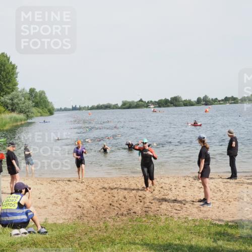 21.06.2025 - 27. Vierlanden-Triathlon MichiJ http://msf.ph/oto/8013516 15.06.2026 10:15:32 Schwimmen 508, 511, 554, 620, 631 meine-sportfotos.de