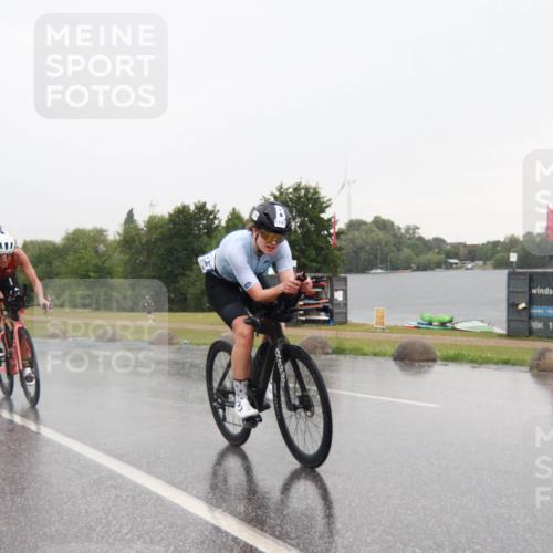 21.06.2025 - 27. Vierlanden-Triathlon H.Heesch http://msf.ph/oto/8013534 15.06.2025 13:41:50 Radfahren 1180, 1191 meine-sportfotos.de