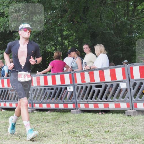 21.06.2025 - 27. Vierlanden-Triathlon KatJ http://msf.ph/oto/8013541 15.06.2025 13:10:58 Ziel 65, 797 meine-sportfotos.de