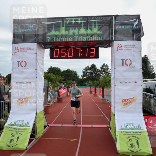 15.06.2025 - 7 Türme Triathlon Michael Strokosch http://msf.ph/oto/8013551 15.06.2025 15:07:13 Ziel 405 meine-sportfotos.de