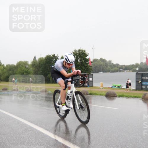 21.06.2025 - 27. Vierlanden-Triathlon H.Heesch http://msf.ph/oto/8013563 15.06.2025 13:42:30 Radfahren 1189 meine-sportfotos.de