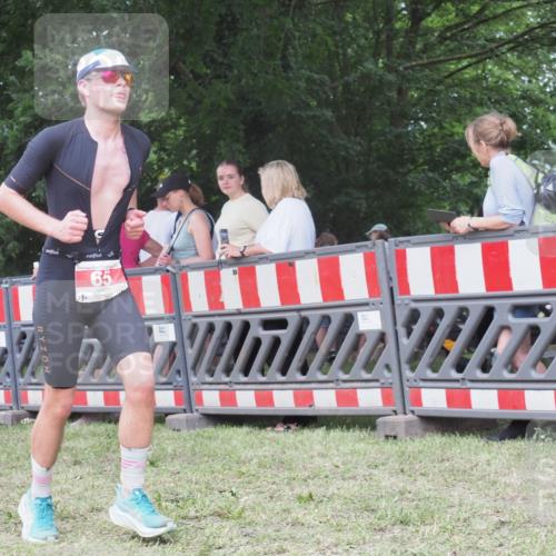 21.06.2025 - 27. Vierlanden-Triathlon KatJ http://msf.ph/oto/8013567 15.06.2025 13:10:59 Ziel 65, 797 meine-sportfotos.de