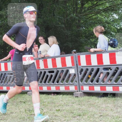 21.06.2025 - 27. Vierlanden-Triathlon KatJ http://msf.ph/oto/8013577 15.06.2025 13:10:59 Ziel 65, 797 meine-sportfotos.de