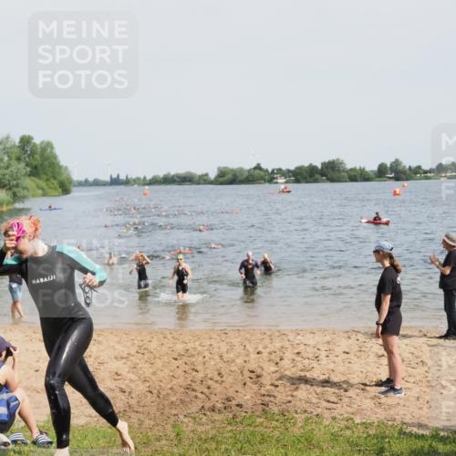 21.06.2025 - 27. Vierlanden-Triathlon MichiJ http://msf.ph/oto/8013582 15.06.2026 10:15:36 Schwimmen 483, 508, 509, 511, 554, 564, 620 meine-sportfotos.de