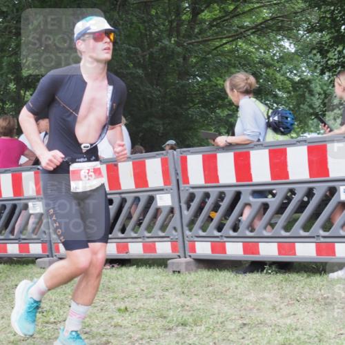 21.06.2025 - 27. Vierlanden-Triathlon KatJ http://msf.ph/oto/8013589 15.06.2025 13:10:59 Ziel 65, 797 meine-sportfotos.de