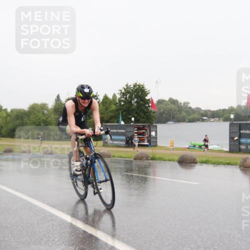 21.06.2025 - 27. Vierlanden-Triathlon H.Heesch http://msf.ph/oto/8013594 15.06.2025 13:43:20 Radfahren 1166, 1171, 1178 meine-sportfotos.de