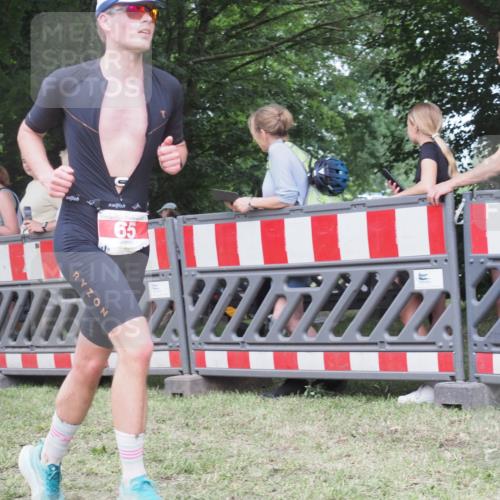 21.06.2025 - 27. Vierlanden-Triathlon KatJ http://msf.ph/oto/8013600 15.06.2025 13:10:59 Ziel 65, 797 meine-sportfotos.de