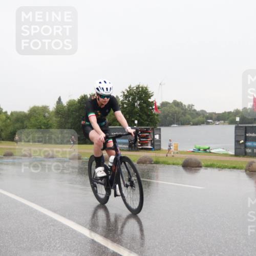 21.06.2025 - 27. Vierlanden-Triathlon H.Heesch http://msf.ph/oto/8013603 15.06.2025 13:43:22 Radfahren 1166, 1171, 1178 meine-sportfotos.de