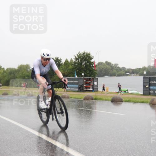 21.06.2025 - 27. Vierlanden-Triathlon H.Heesch http://msf.ph/oto/8013612 15.06.2025 13:43:57 Radfahren 1185, 1195 meine-sportfotos.de